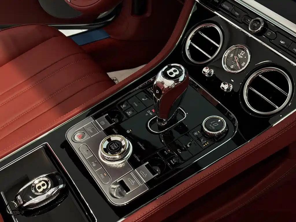Bentley Continental 2023 — фото 13
