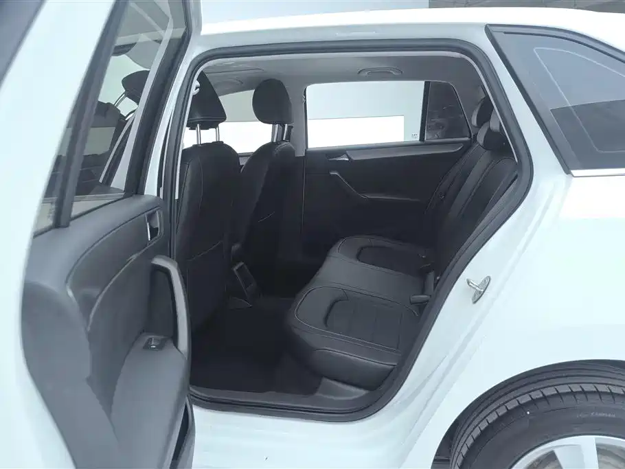 Skoda Rapid Spaceback 2019 — фото 11