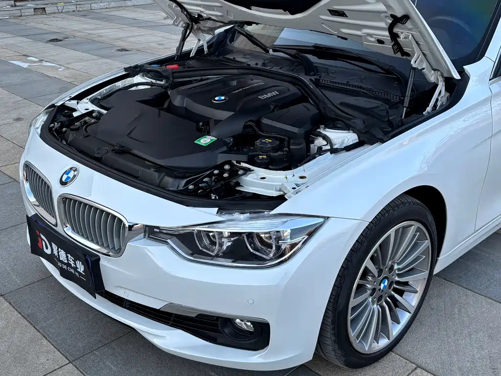 BMW 3 Series 2019 — фото 10