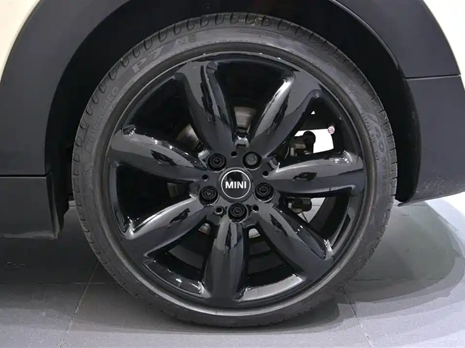 MINI Clubman 2017 — фото 13