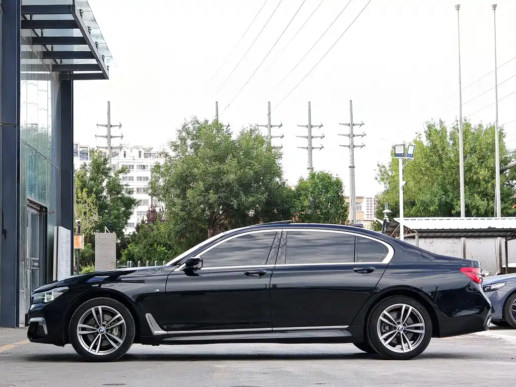 BMW 7 Series 2018 — фото 3