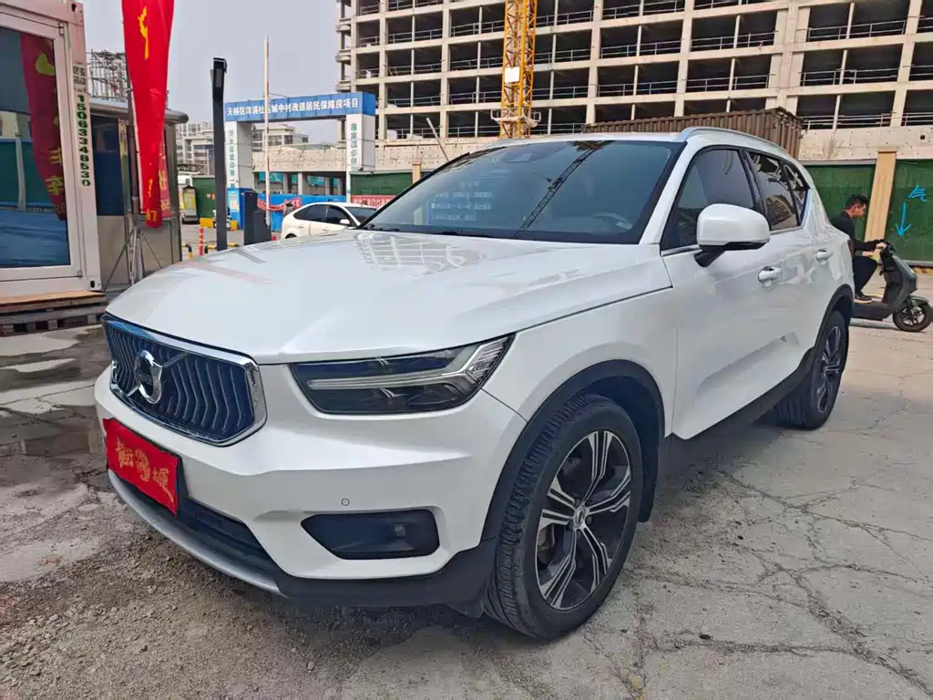 Volvo XC40 2019 — фото 1