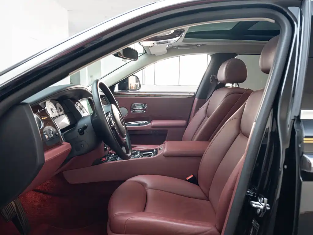 Rolls-Royce Ghost 2016 — фото 10