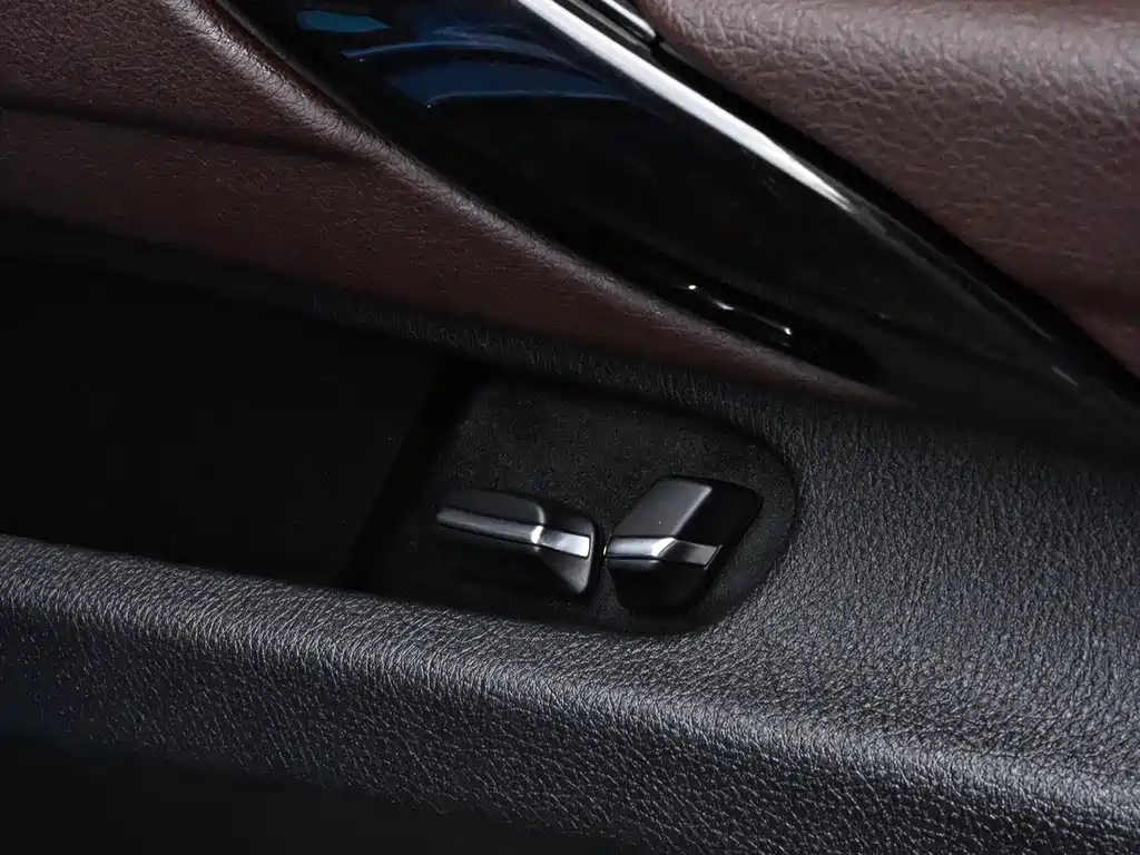 BMW 3 Series 2019 — фото 27
