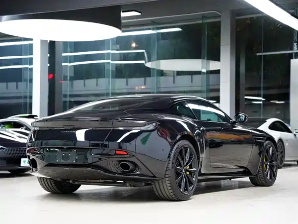 Aston Martin DB11 2019