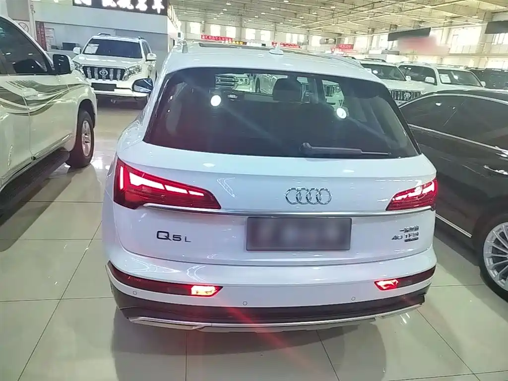 Audi Q5L 2023 — фото 6
