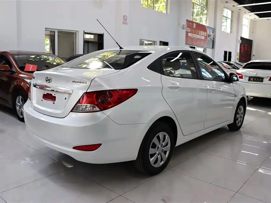 Hyundai Verna 2011 — фото 10