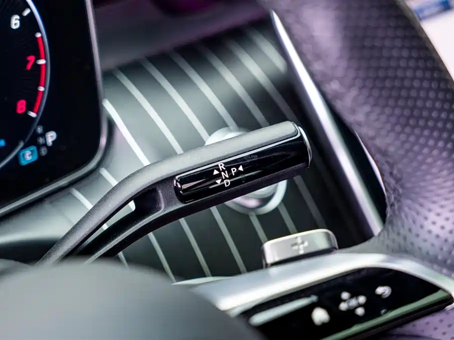 Mercedes-Benz C-Class 2023 — фото 15
