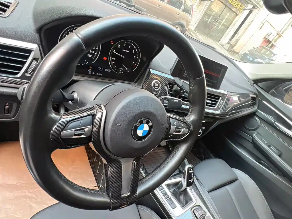 BMW 1 Series 2020 — фото 12