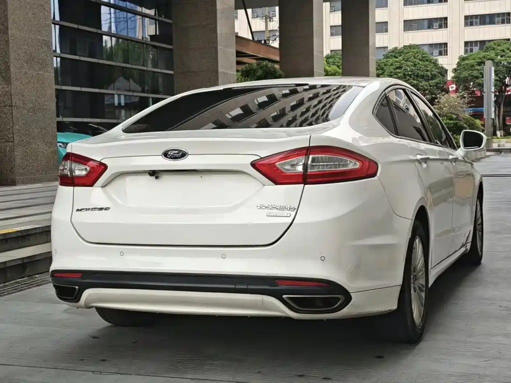 Ford Mondeo 2015 — фото 9