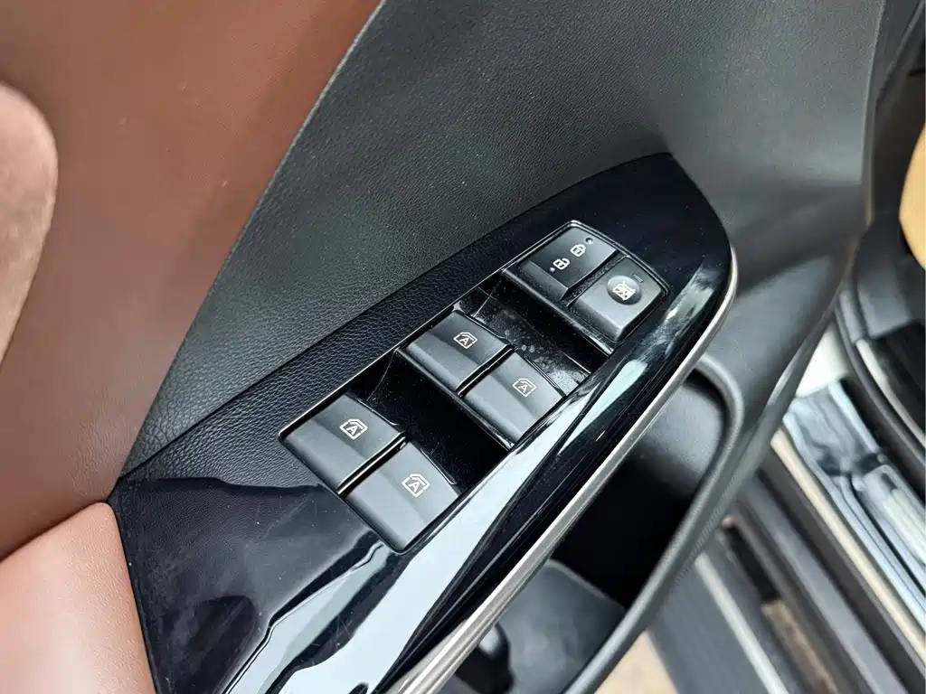 GAC Trumpchi GS8 2018 — фото 12
