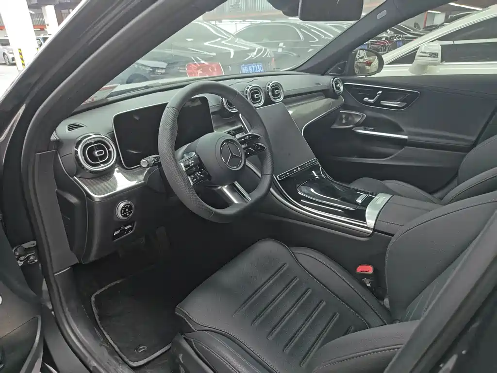 Mercedes-Benz C-Class 2025 — фото 4