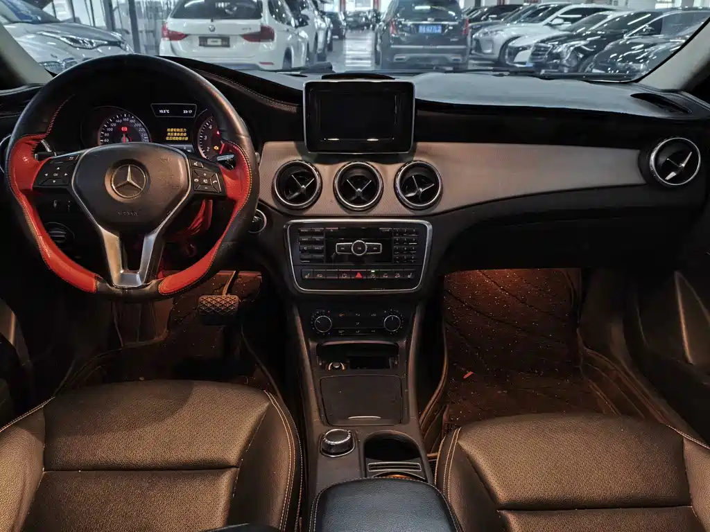 Mercedes-Benz GLA 2015