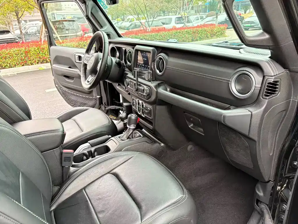 Jeep Wrangler 2019 — фото 15