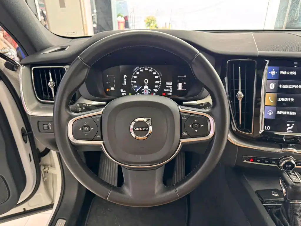 Volvo XC60 2018 — фото 9