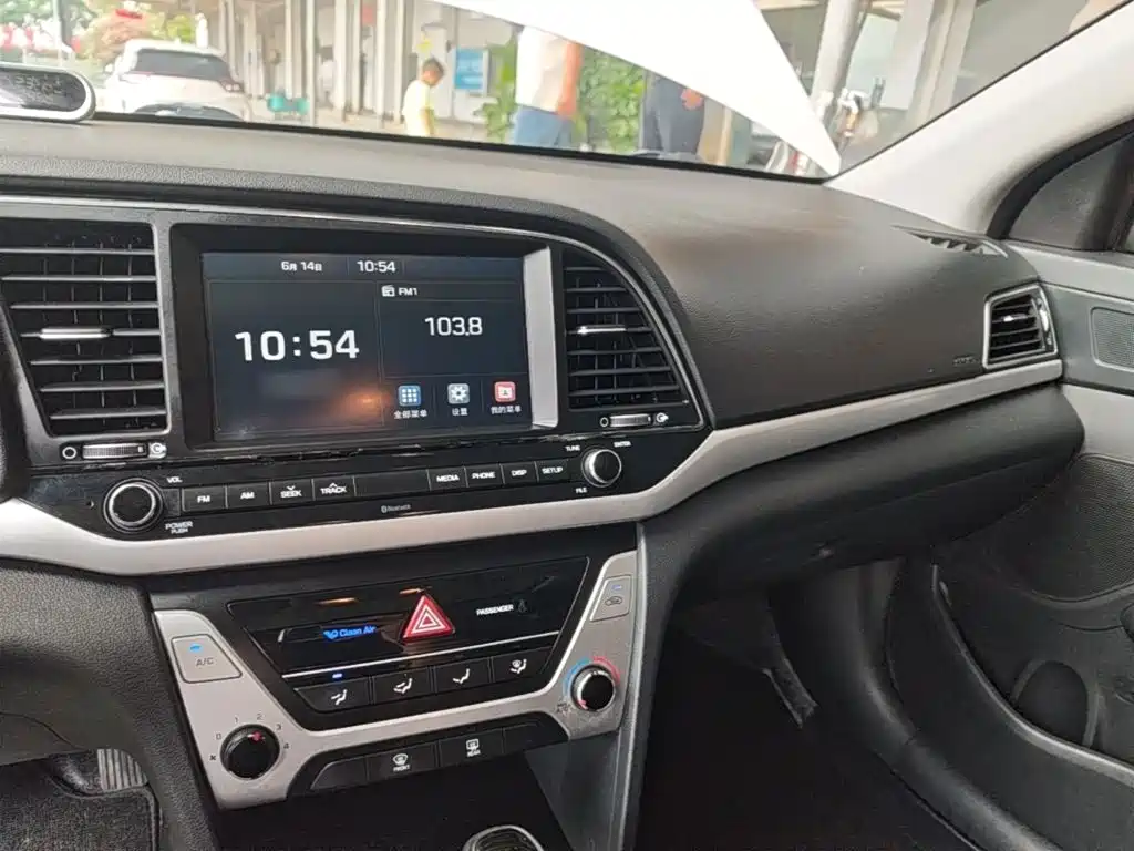 Hyundai Elantra 2017 — фото 10