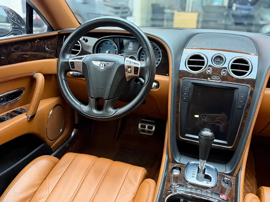 Bentley Flying Spur 2016 — фото 11