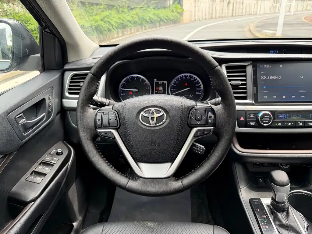 Toyota Highlander 2018 — фото 10