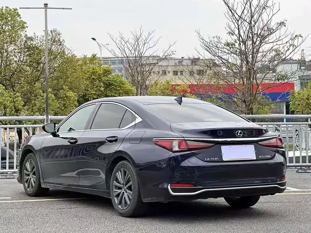 Lexus ES 2020 — фото 7