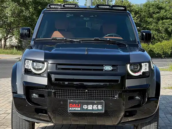 Land Rover Defender 2022