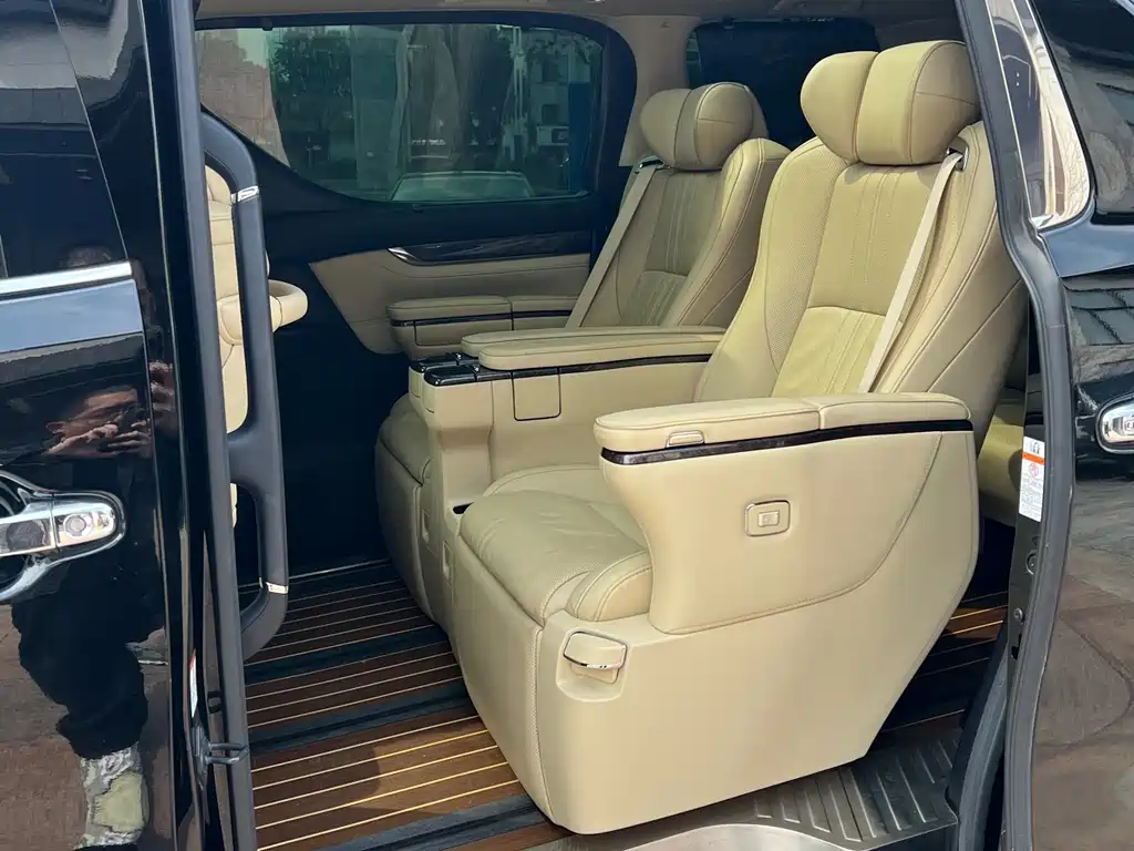Toyota Alphard 2020 — фото 14