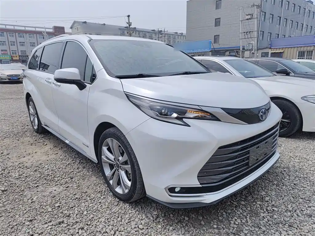 Toyota Sienna 2022 — фото 22