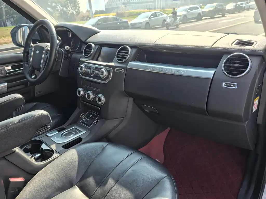 Land Rover Discovery 2015 — фото 22