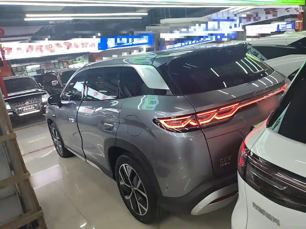BYD L DM-i 2026 — фото 5