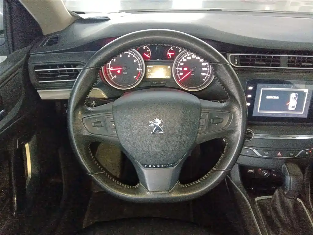 Peugeot 408 2015 — фото 11
