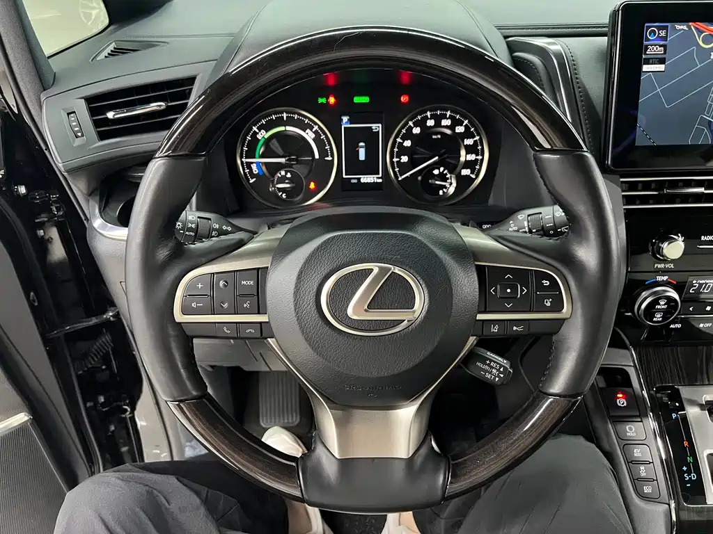 Lexus LM 2021 — фото 21