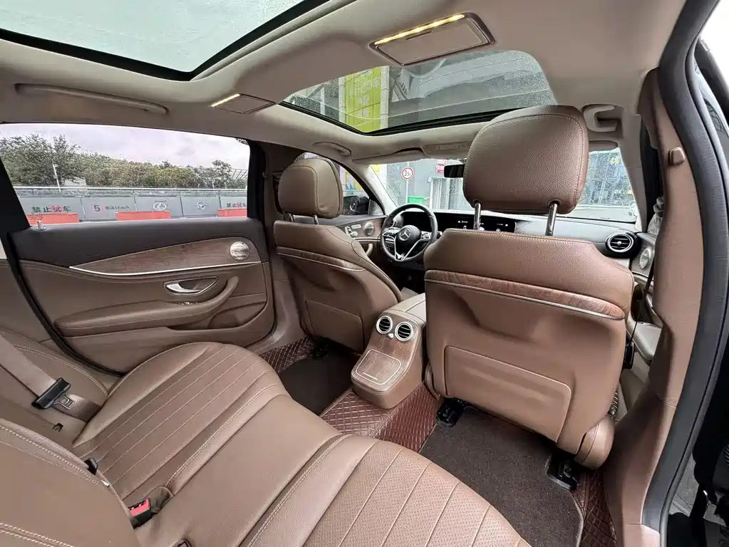Mercedes-Benz E-Class 2023 — фото 28