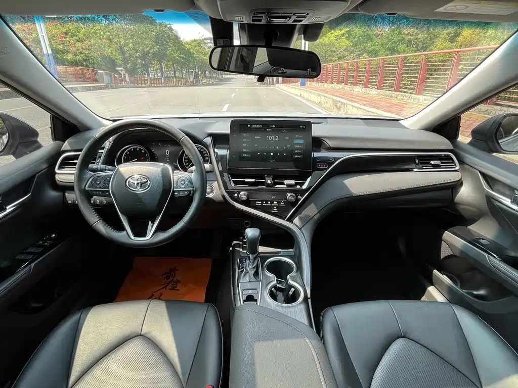 Toyota Camry 2022 — фото 11