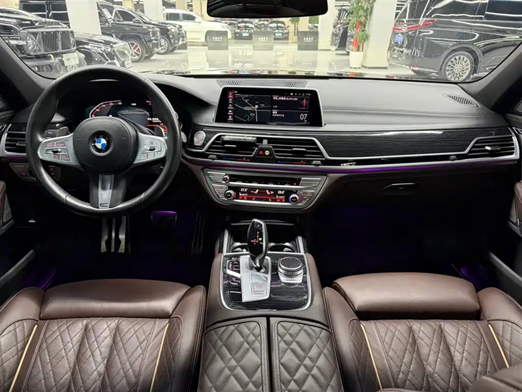 BMW 7 Series 2020 — фото 9