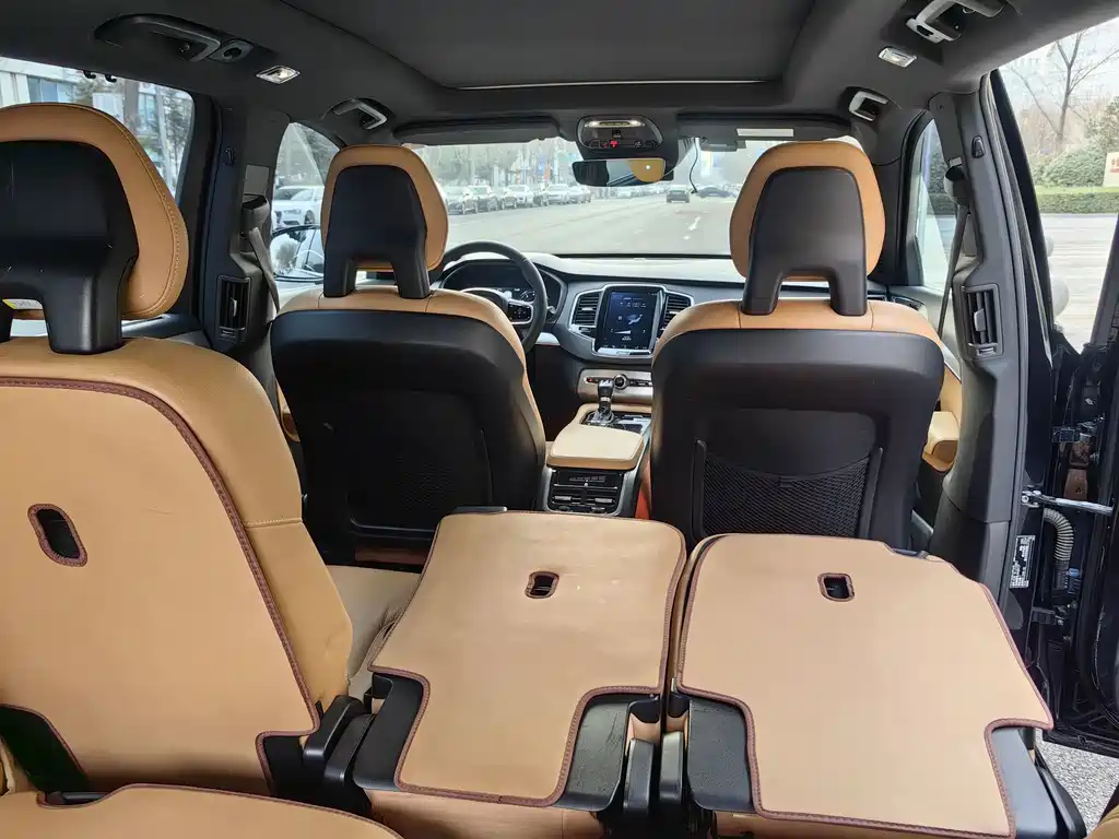 Volvo XC90 2018 — фото 10