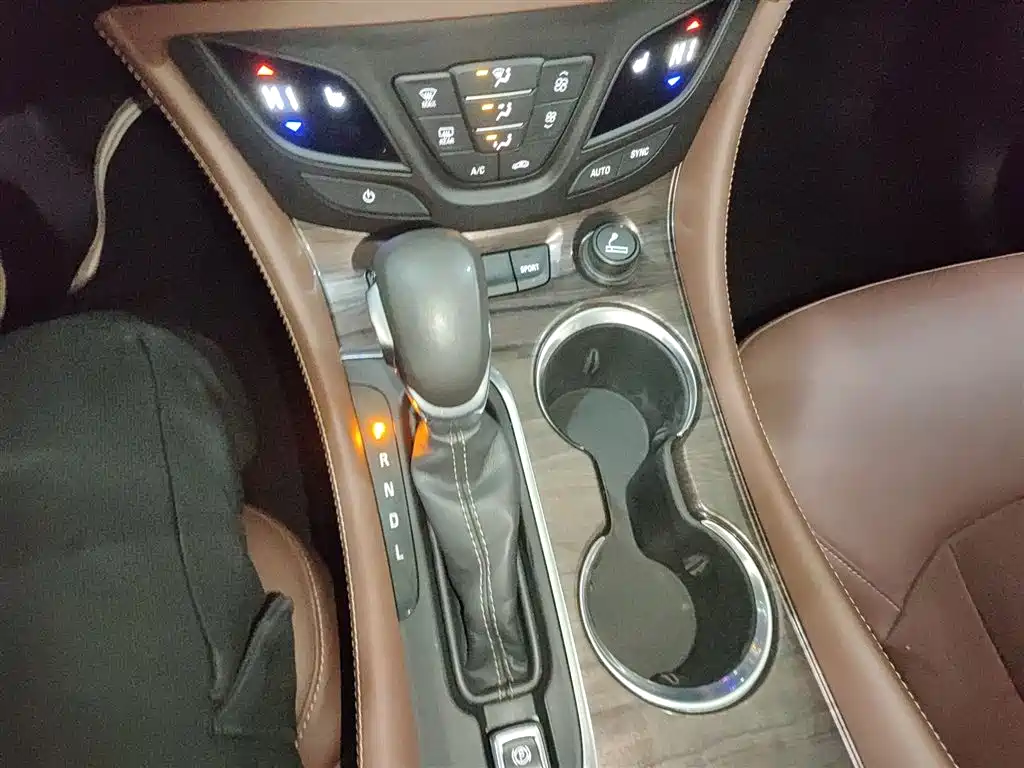 Buick Envision Plus 2018 — фото 10