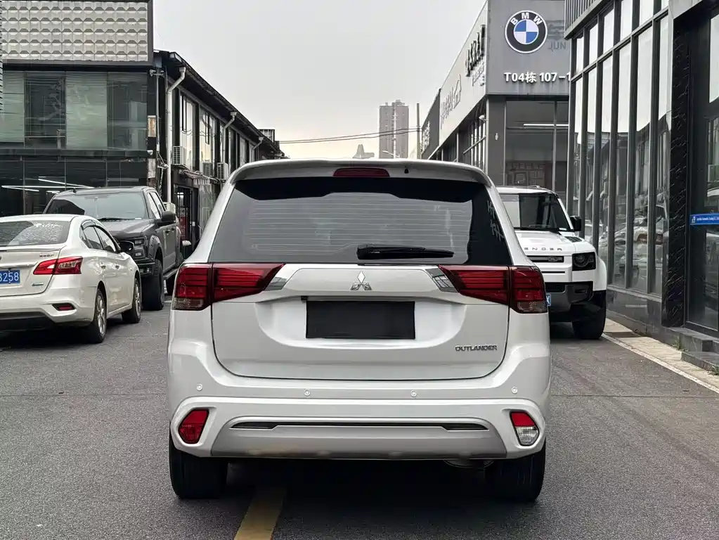 Mitsubishi Outlander 2022 — фото 10