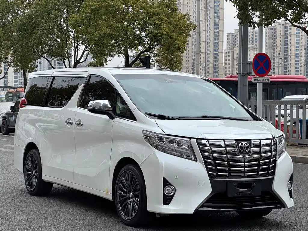 Toyota Alphard 2017 — фото 1