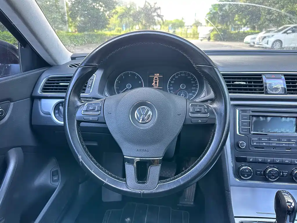 Volkswagen Passat 2015 — фото 14