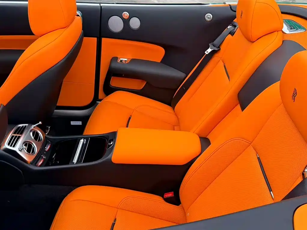 Rolls-Royce Dawn 2020 — фото 11