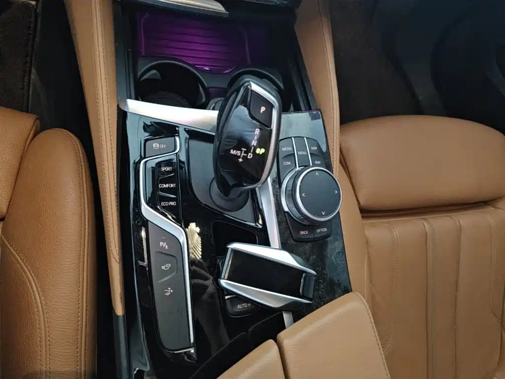 BMW 6 Series GT 2020 — фото 14