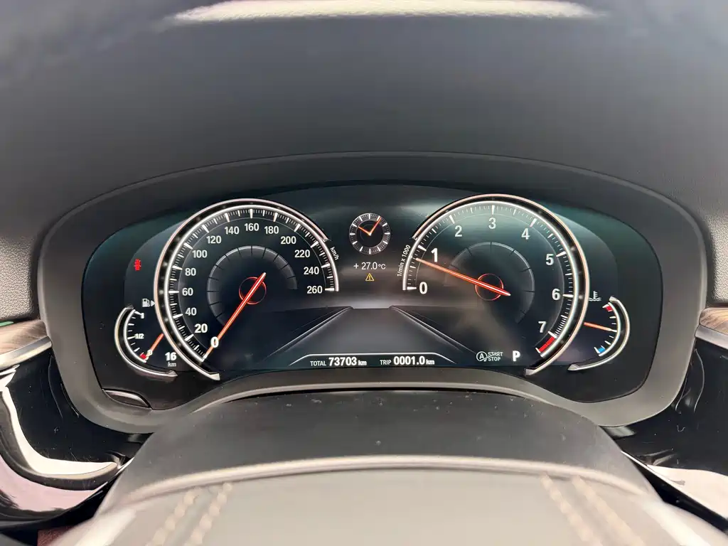 BMW 5 Series 2018 — фото 11