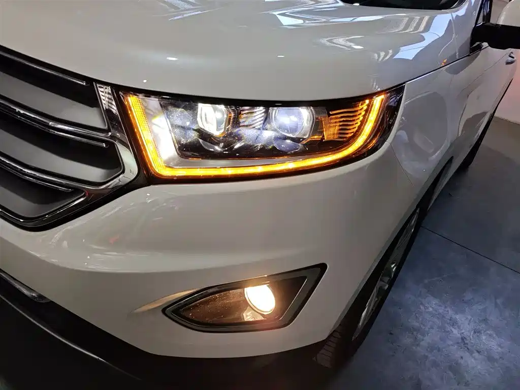 Ford Edge 2016 — фото 18