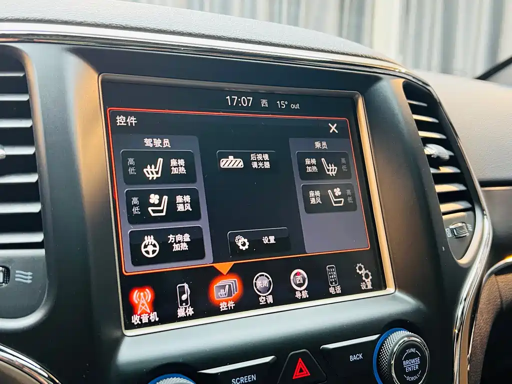 Jeep Grand Cherokee 2015 — фото 17