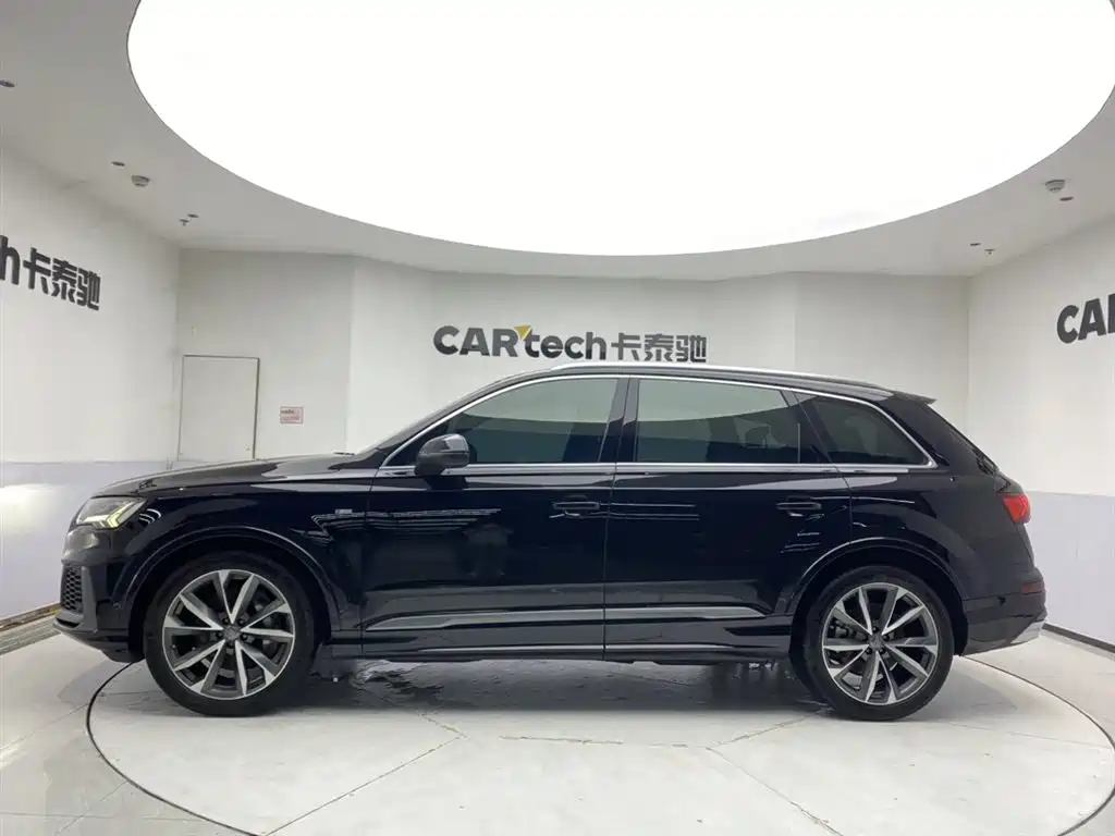 Audi Q7 2020 — фото 8