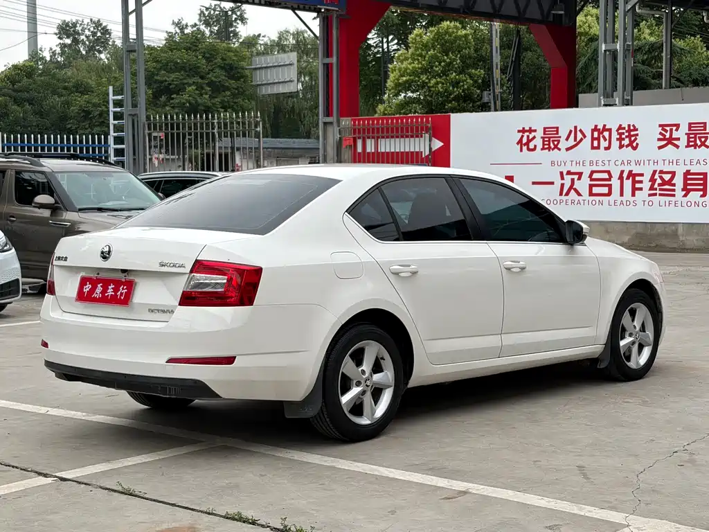 Skoda Octavia 2015 — фото 18