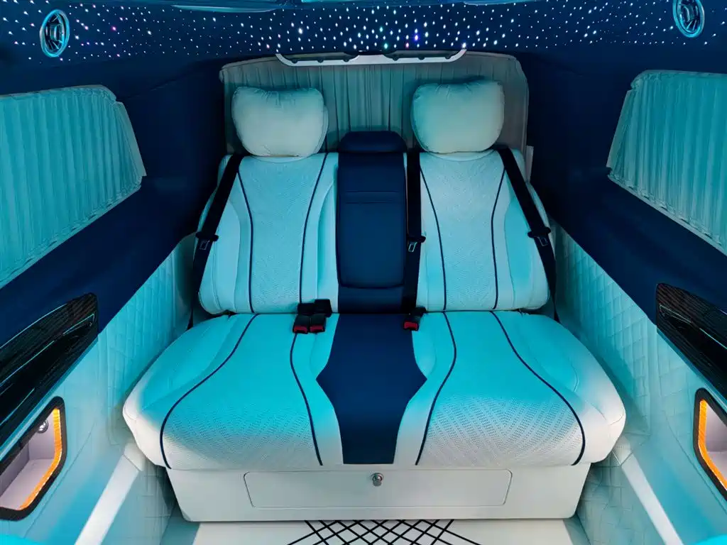Mercedes-Benz V-Class 2023 — фото 9