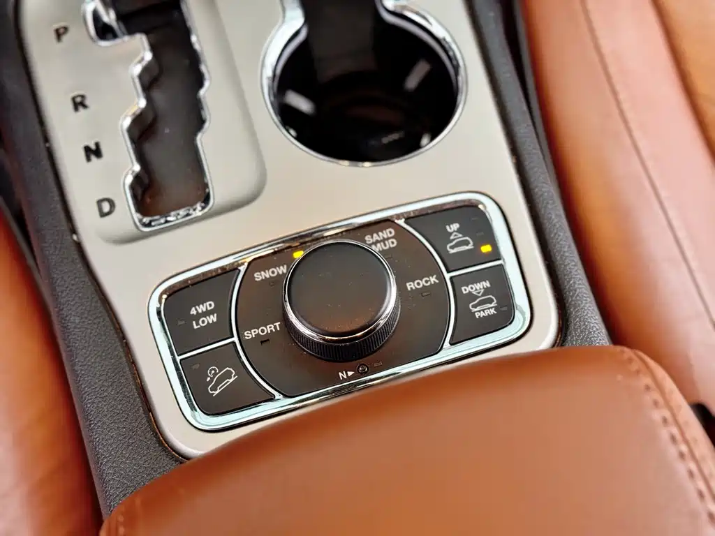 Jeep Grand Cherokee 2012 — фото 11