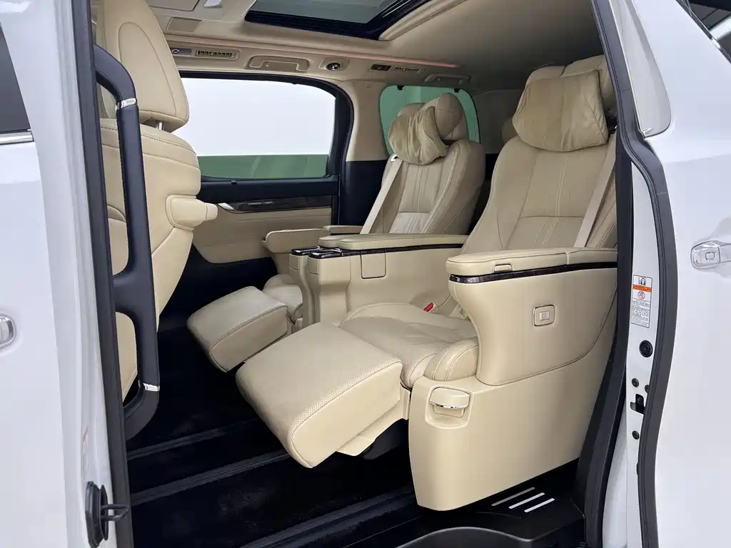 Toyota Alphard 2022 — фото 10
