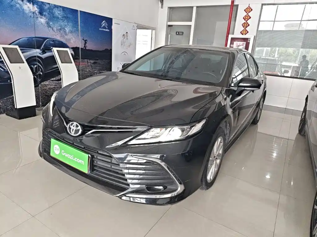 Toyota Camry 2023 — фото 2