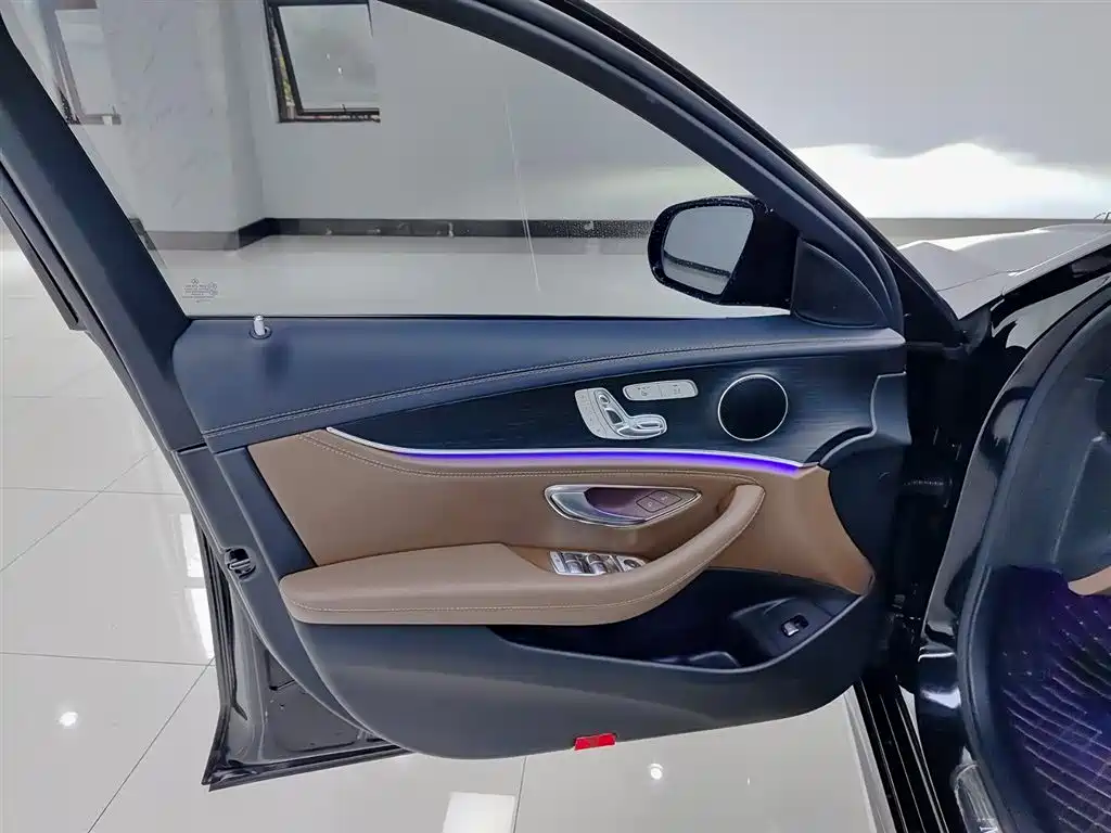 Mercedes-Benz E-Class 2023 — фото 6